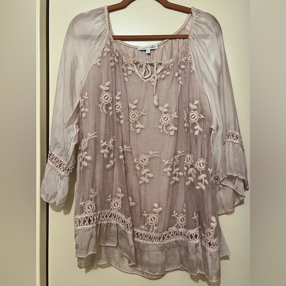 Tempo Paris Tops - Beautiful embroidered overlay top